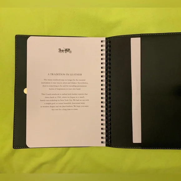 NOTEBOOK IN SIGNATURE CANVAS WITH VARSITY MOTIF